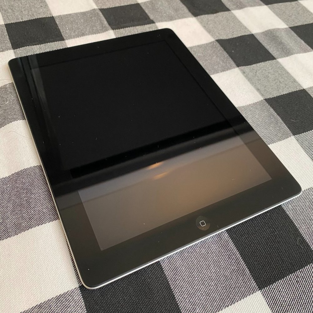 APPLE Ipad - 64GB Wifi & Cellular Model, with Bluetooth ANKER Keyboard Case - Picture 4 of 13